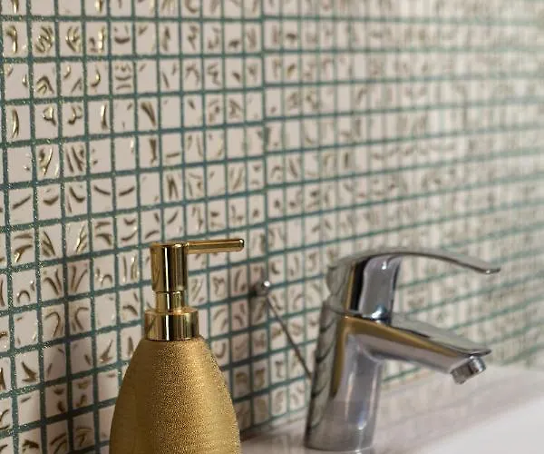 Nocleg ze śniadaniem Lei 4*