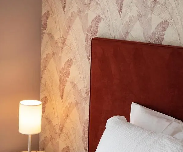 Lei Bed and Breakfast 4*