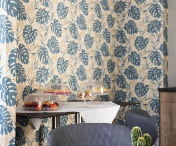 Lei Bed and Breakfast 4*