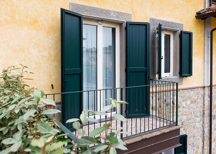 Lei Bed and Breakfast 4*